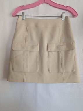 H&M Size 6 Beige Pocket Front A-Line Skirt Classy Elegant Office